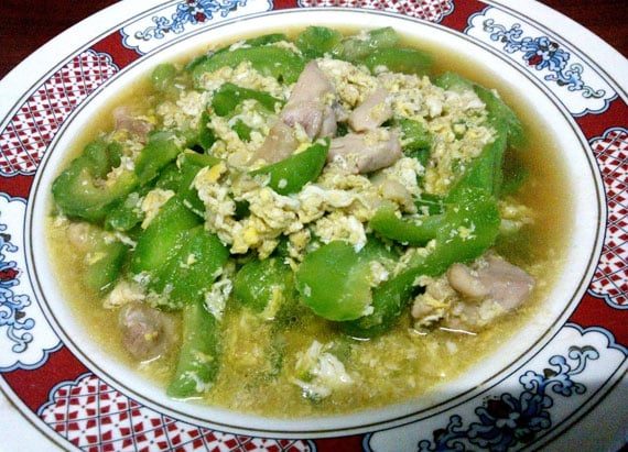 ผัดไข่ใส่บวบ